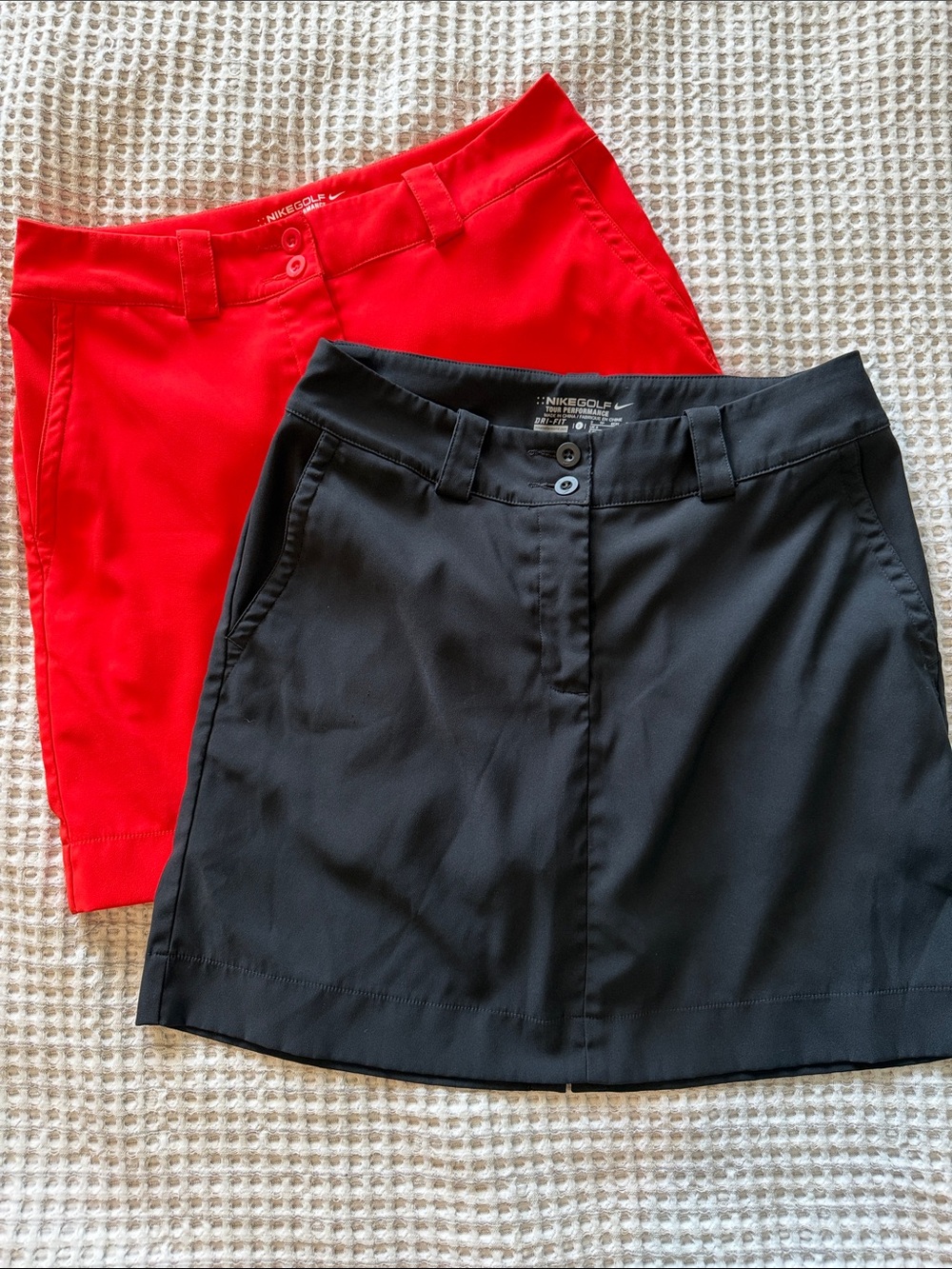 Nike Golf Women’s Black and Orange Golf Skorts size 2
